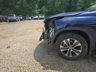 2022 Toyota Highlander XLE - Primary Damage Right Image